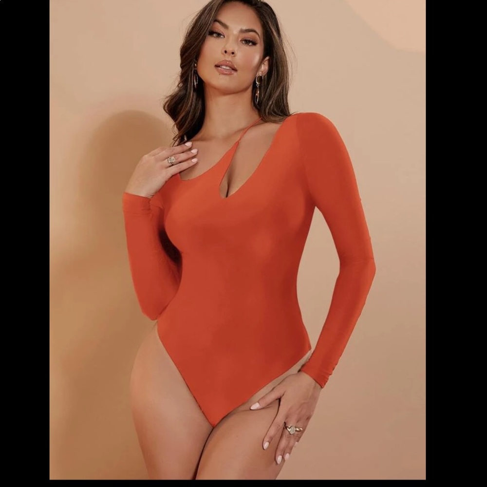 🩷 3 for $25 Asymmetrical neck cut out bodysuit